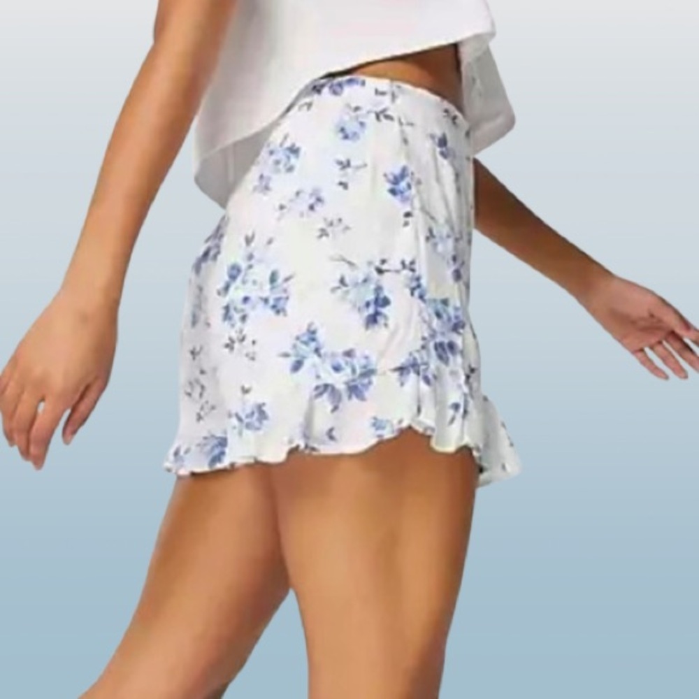 Hollister- Ultra High-Rise Floral Skirt, Size: small